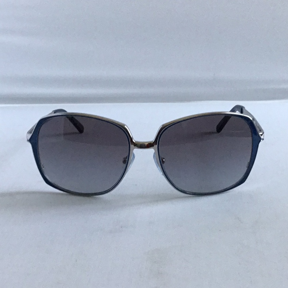 DKNY LADIES SUNGLASSES. - Picture 6 of 7
